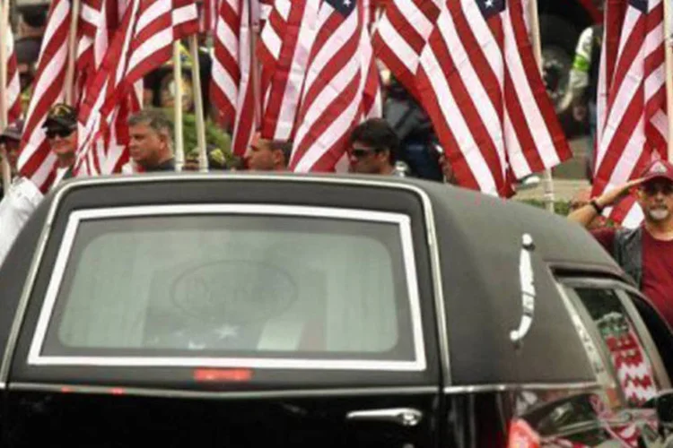 
	Funeral de um soldado americano em Stamford, Connecticut: Kyle, 38 anos, participou em quatro miss&otilde;es no Iraque entre 1999 e 2009
 (Spencer Platt/AFP)