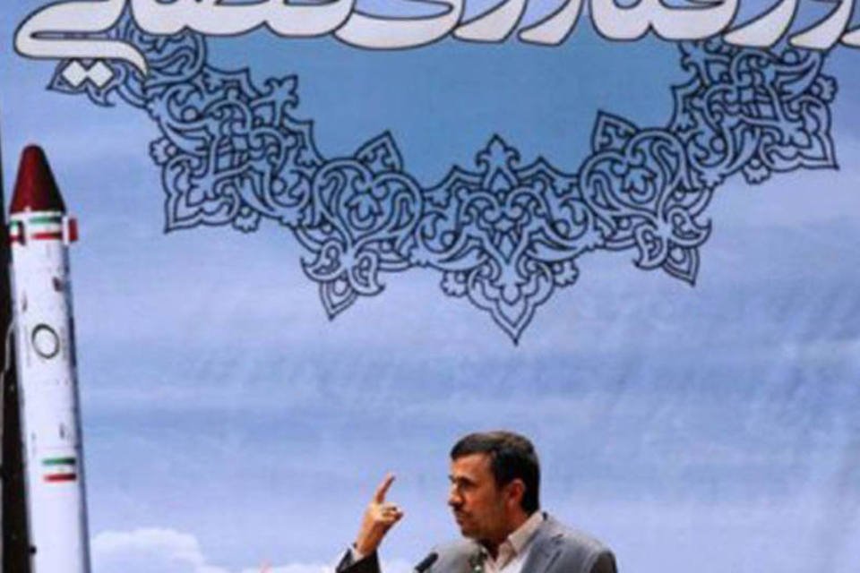 Ahmadinejad pronto para ser "o primeiro iraniano no espaço"