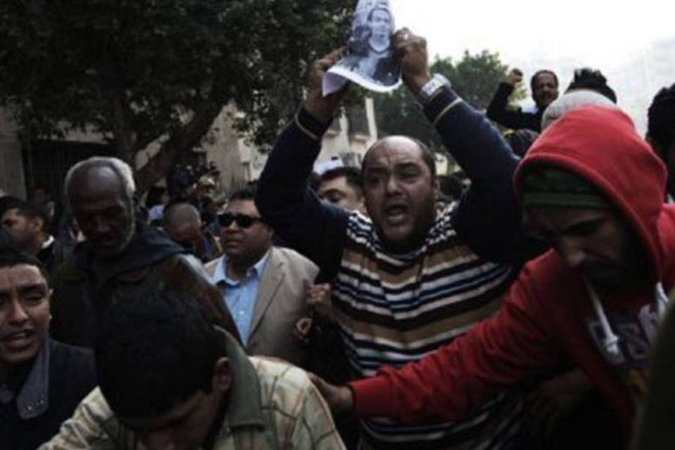 18 manifestantes se ferem em confrontos com polícia no Egito