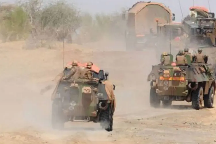 
	Comboio de ve&iacute;culos franceses faz patrulha no Mali: os gastos mais elevados se referem ao transporte das tropas e aos materiais utilizados nas a&ccedil;&otilde;es militares
 (Pascal Guyot/AFP)