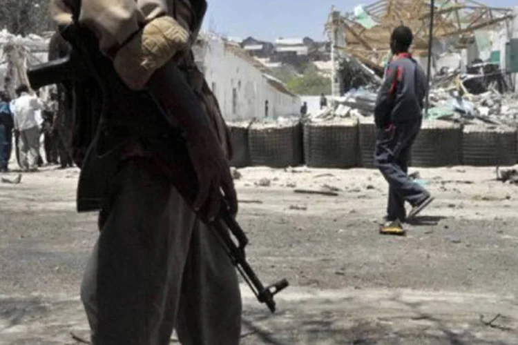 
	Soldado somali na capital Mogad&iacute;scio: a mulher cumprir&aacute; a pena depois de terminar de amamentar seu beb&ecirc;
 (Mustafa Abdi/AFP)