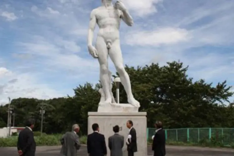 
	R&eacute;plica da escultura de Michelangelo na cidade de Okuizumo, Jap&atilde;o: alguns pais pediram que David seja coberto com um cal&ccedil;&atilde;o, destacou um jornal (Okuizumo government/AFP)
