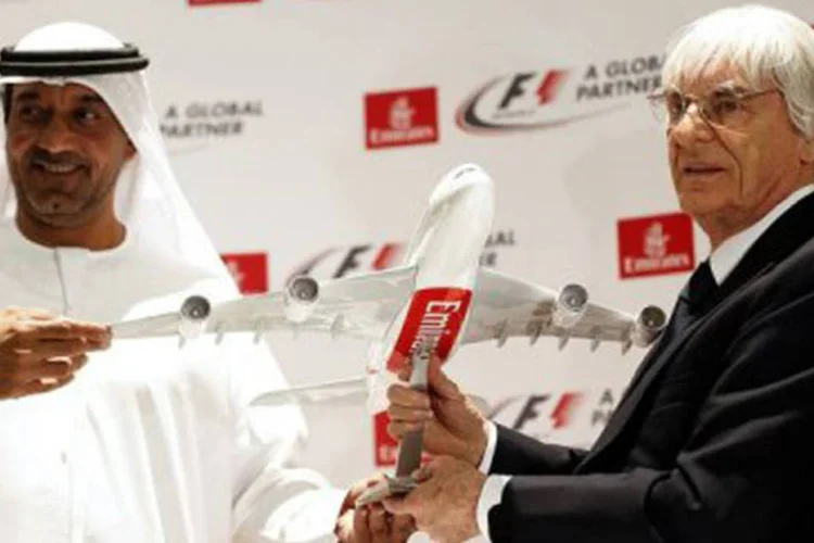 
	Xeique Ahmed Said al-Maktoum com o chef&atilde;o da F1 Bernie Ecclestone em Dubai: com este acordo, os Emirados &Aacute;rabes confirmam o interesse na F&oacute;rmula 1
 (Karim Sahib/AFP)