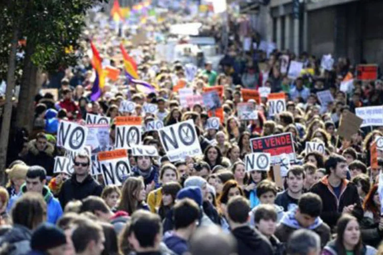 
	Estudantestamb&eacute;m foram &agrave;s em Madri no dia 6 de fevereiro de 2013
 (Javier Soriano/AFP)