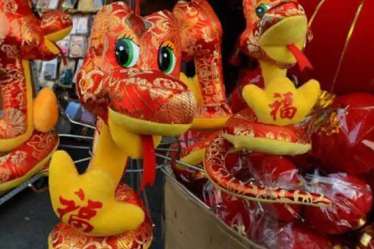 
	Cobras de pel&uacute;cia s&atilde;o vendidas na China: maio ser&aacute; o m&ecirc;s mais perigoso, preveem os astr&oacute;logos
 (Mark Ralston/AFP)