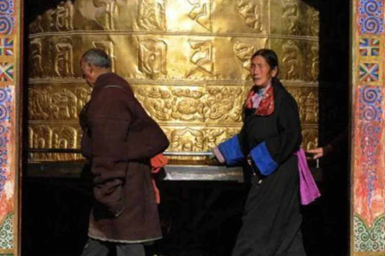 
	Peregrinos tibetanos no monast&eacute;rio de Rongwu: quase 100 tibetanos atearam fogo em seus pr&oacute;prios corpos desde 2010
 (Mark Ralston/AFP)