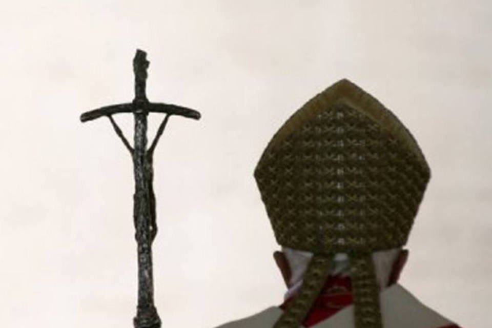 Futuro de Bento XVI pós novo papa vira dilema entre teólogos