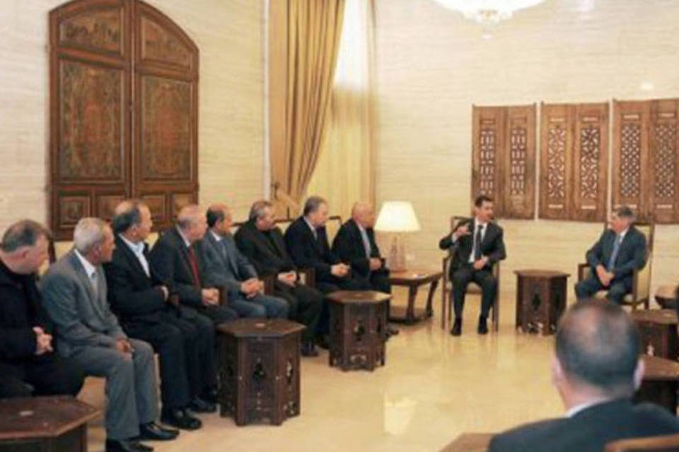 Assad diz que Síria não se renderá a pressões e conspirações