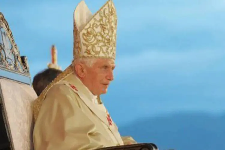 
	Papa Bento XVI sentado durante missa em Santiago de Cuba: o papa parecia cansado
 (AFP)