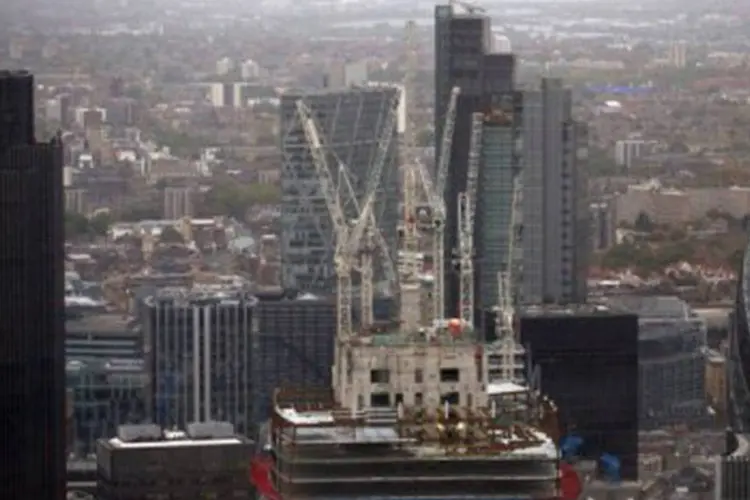 
	Londres: o crescimento permanecer&aacute; &quot;modesto&quot; pelo dif&iacute;cil contexto do pa&iacute;s e do mundo
 (Andrew Cowie/AFP)