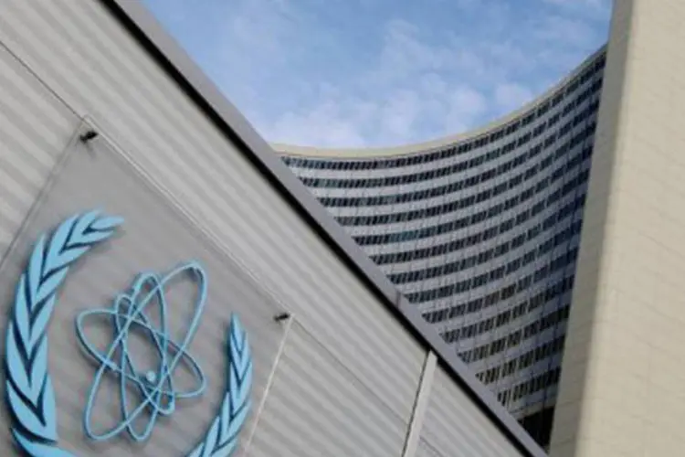 
	Sede e logo da AIEA em Viena, &Aacute;ustria: o Ir&atilde; assegura que enriquece ur&acirc;nio apenas para fins pac&iacute;ficos
 (Joe Klamar/AFP)