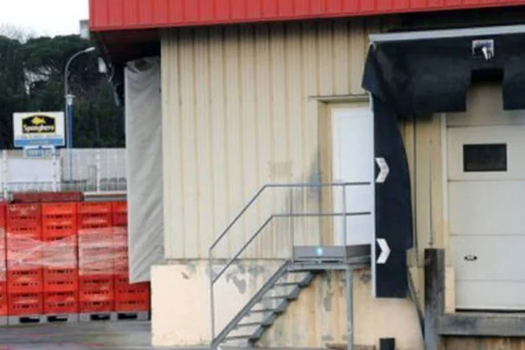 
	Empresa Spanghero em Castelnaudary: o caso envolve 13 pa&iacute;ses europeus no com&eacute;rcio de 750 toneladas de carne (Remy Gabalda/AFP)