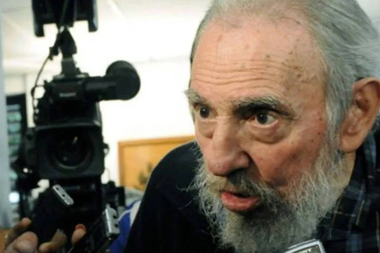 
	Fidel Castro fala com a imprensa: &quot;fico muito feliz que tenha podido retornar ao peda&ccedil;o da terra americana que tanto ama, e ao povo irm&atilde;o que tanto te apoia&quot;, disse
 (Marcelino Vázquez Hernández/AFP)
