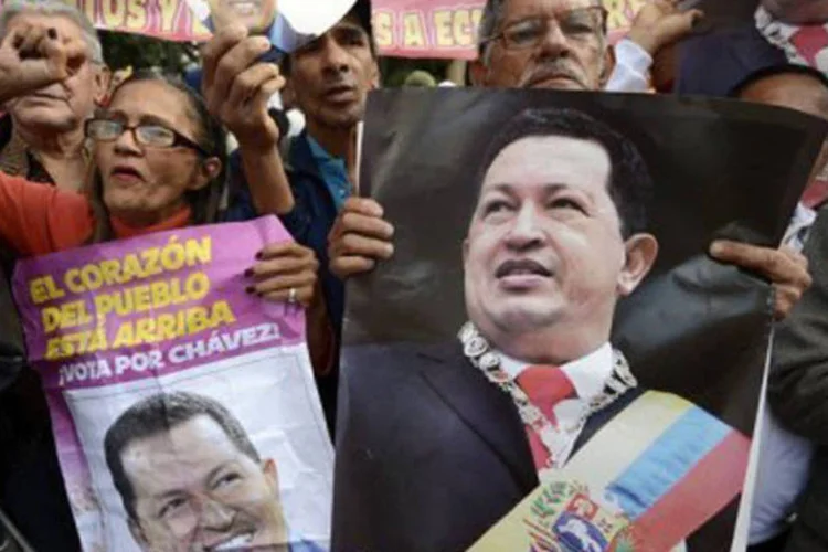 
	Simpatizantes de Ch&aacute;vez celebram seu retorno a Caracas:&nbsp;Hugo Ch&aacute;vez retornou &agrave; Venezuela ap&oacute;s partir para Cuba em 11 de dezembro, onde permaneceu hospitalizado durante os dois &uacute;ltimos meses.
 (Juan Barreto/AFP)