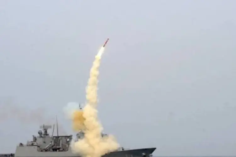 
	Teste de um m&iacute;ssil sul-coreano: os exerc&iacute;cios t&ecirc;m com objetivo treinar as tropas na detec&ccedil;&atilde;o de m&iacute;sseis e submarinos norte-coreanos
 (AFP)