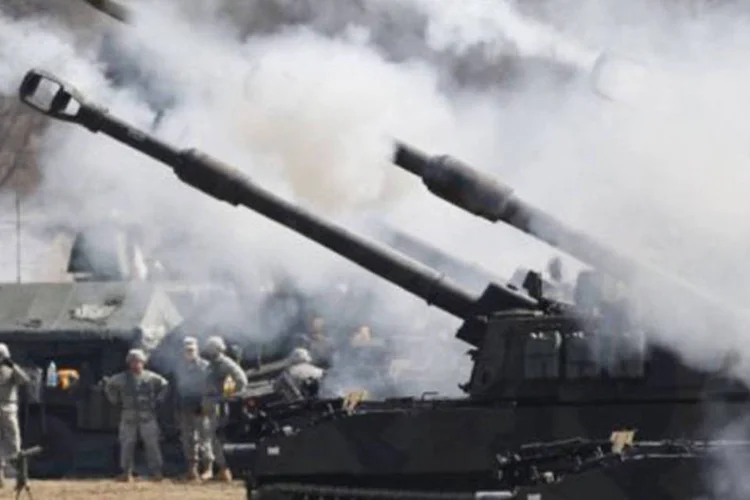 Tanque do exército americano sendo testado em Pocheon, 15 de março, 2012
 (Kim Hong-Ji/AFP)