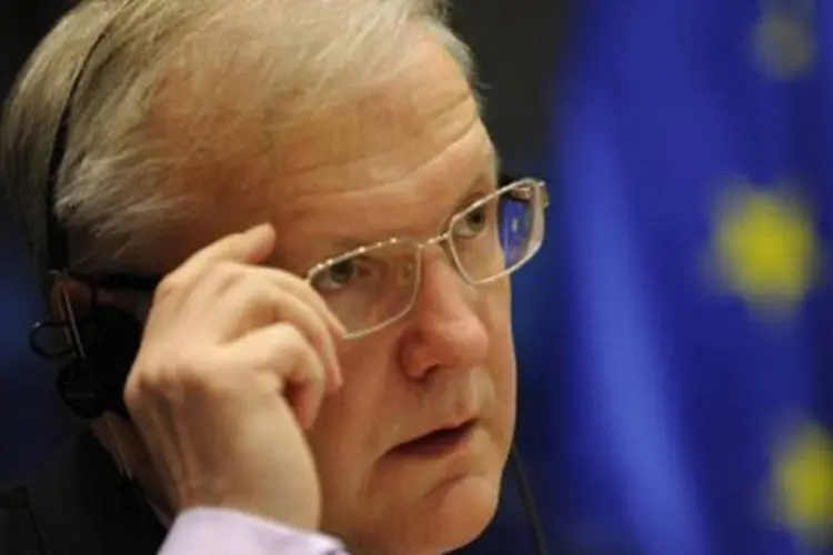 
	Comiss&aacute;rio europeu de Assuntos econ&ocirc;micos Olli Rehn: de acordo com as previs&otilde;es da Comiss&atilde;o Europeia, a Fran&ccedil;a ter&aacute; este ano um d&eacute;ficit de 3,7%, longe da meta
 (John Thys/AFP)