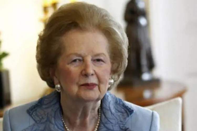 
	Ex-primeira-ministra Margaret Thatcher em Londres: aquela que foi nos anos 1980 uma das mulheres mais poderosas do planeta terminou sua vida nas brumas da senilidade
 (Suzanne Plunkett/AFP)
