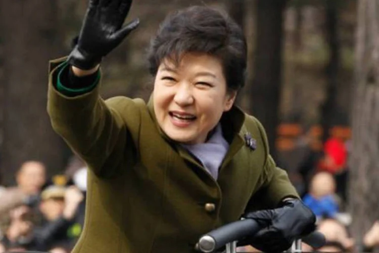 
	Park Geun-Hye: a&nbsp;Coreia do Norte tem alimentado a tens&atilde;o na regi&atilde;o h&aacute; meses, ao lan&ccedil;ar amea&ccedil;as de uma guerra nuclear contra Seul e Washington.
 (Kim Hong-Ji/AFP)
