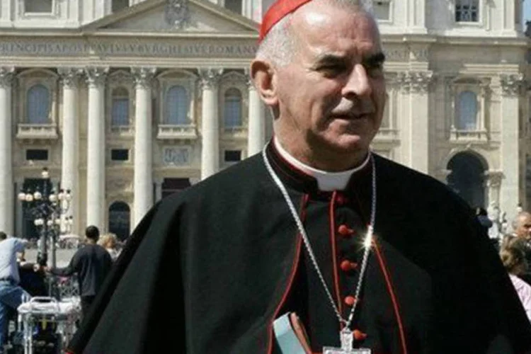 
	Cardeal Keith O&#39;Brien na Pra&ccedil;a de S&atilde;o Pedro no Vaticano em 2005: com duas ren&uacute;nciais, ser&atilde;o 115 cl&eacute;rigos respons&aacute;veis pela escolha do novo papa
 (Vincenzo Pinto/AFP)