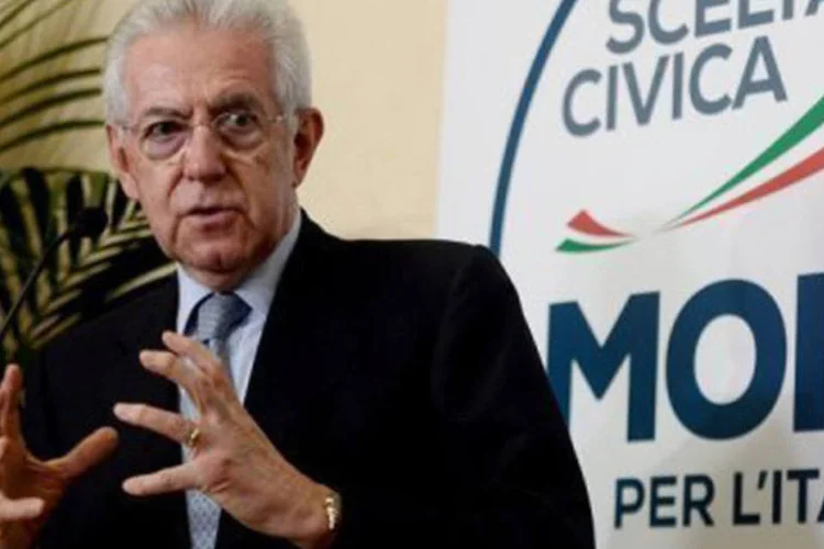 
	O atual premi&ecirc; Mario Monti: segundo jornal de esquerda, a It&aacute;lia pode promover &quot;um governo de grande coaliz&atilde;o&quot; entre a esquerda de Bersani, a direita de Berlusconi e o centro de Monti
 (Filippo Monteforte/AFP)
