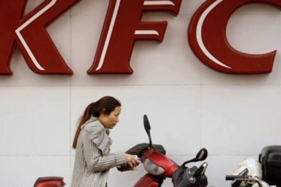
	Logo da KFC: homem pede indeniza&ccedil;&atilde;o de aproximadamente US$ 10.900 pela dor pelo e pelo sofrimento causado pelo incidente
 (Peter Parks/AFP)