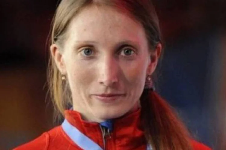 
	Olesya Syreva: prata nos 3.000 metros do Campeonato da Europa indoor de 2011, ela teve o caso anunciado no in&iacute;cio do m&ecirc;s pela federa&ccedil;&atilde;o russa
 (AFP)