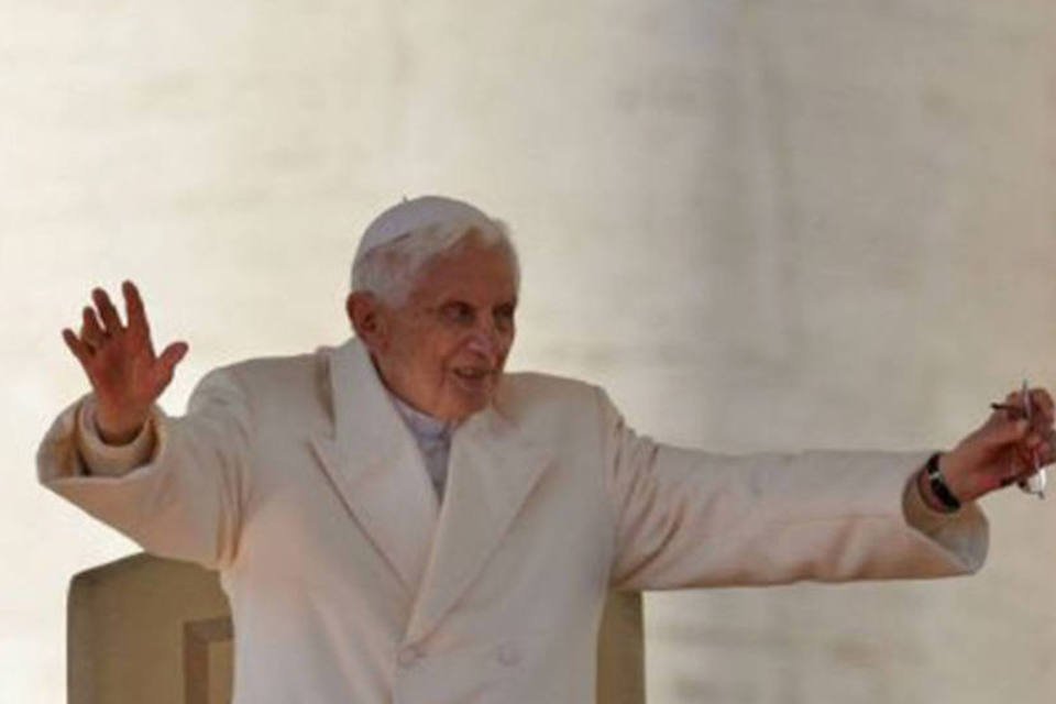 Bento XVI dormiu bem, está calmo e dedica seu dia às rezas