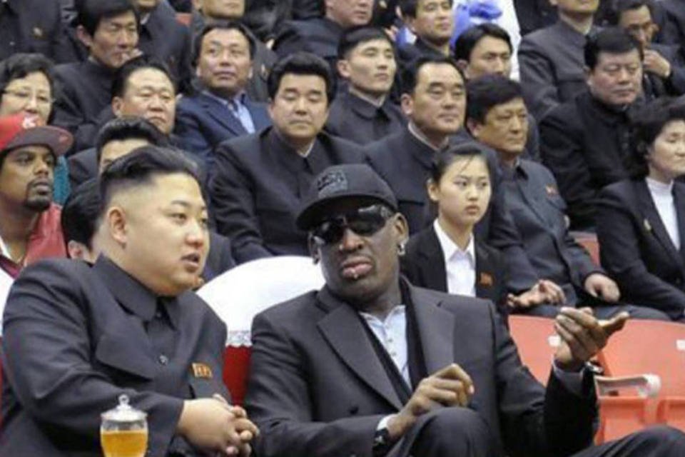 
	Kim Jong-Un e Dennis Rodman em partida de basquete em Pyongyang: &quot;voc&ecirc; tem um amigo para toda vida&quot;, declarou Rodman ao dirigente
 (AFP)