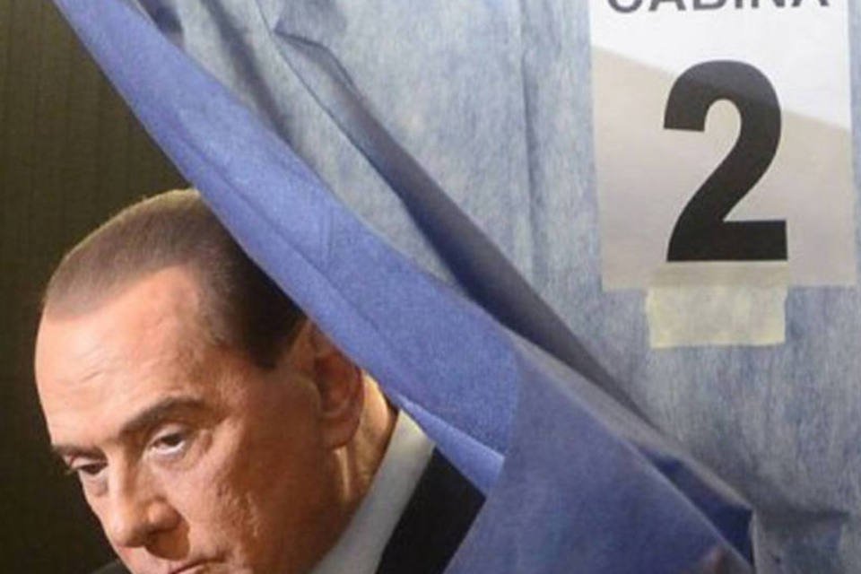 Acusado de fraude fiscal, Berlusconi alega inocência