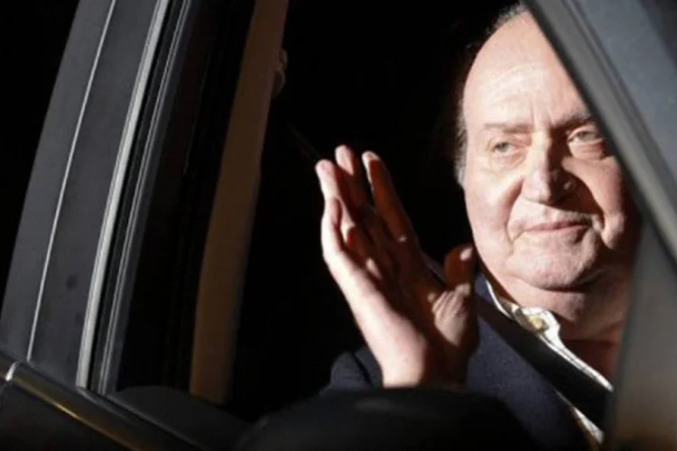
	Rei Juan Carlos I:&nbsp;o Rei Juan Carlos e Ch&aacute;vez foram os protagonistas de um incidente durante a C&uacute;pula Ibero-Americana em 2007, quando o monarca espanhol perguntou &quot;Por que voc&ecirc; n&atilde;o cala a boca?&quot; a Ch&aacute;vez.
 (César Manso/AFP)