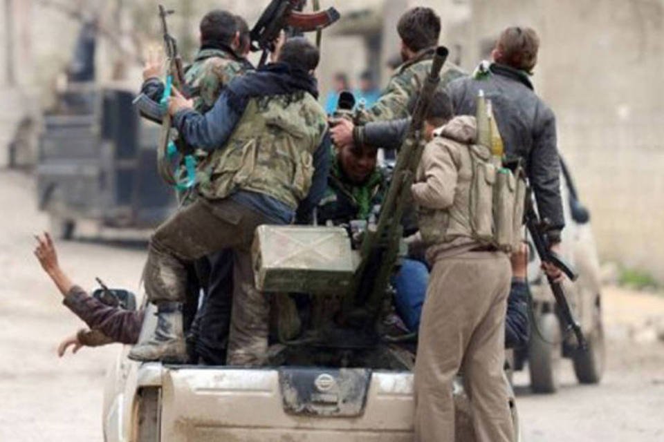 EUA consideram arriscado armar rebeldes sírios