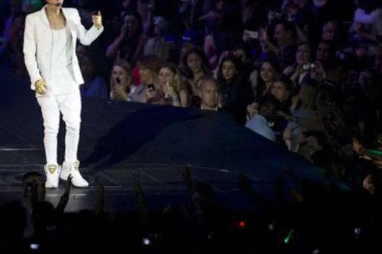 
	Justin Bieber se apresenta em Londres: o atraso inexplicado provocou uma onda de rea&ccedil;&otilde;es iradas no Twitter
 (Justin Tallis/AFP)