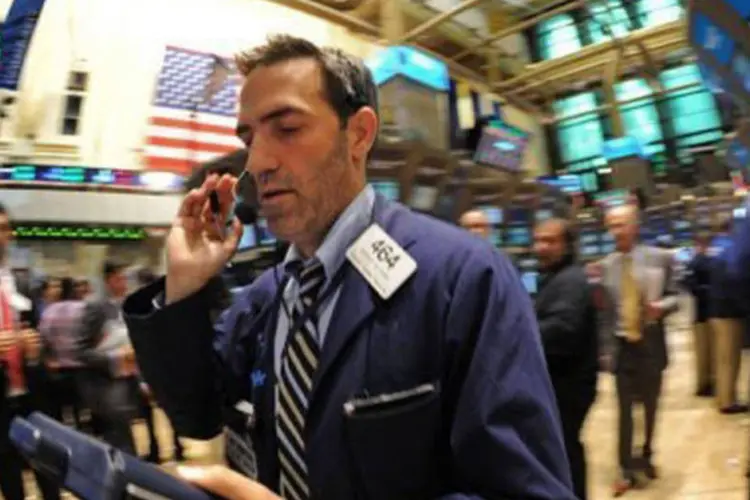 
	Bolsa de Nova York: &iacute;ndice Dow Jones fechou com alta de 129,21 (0,82%), em 15.884,57 pontos
 (Stan Honda/AFP)