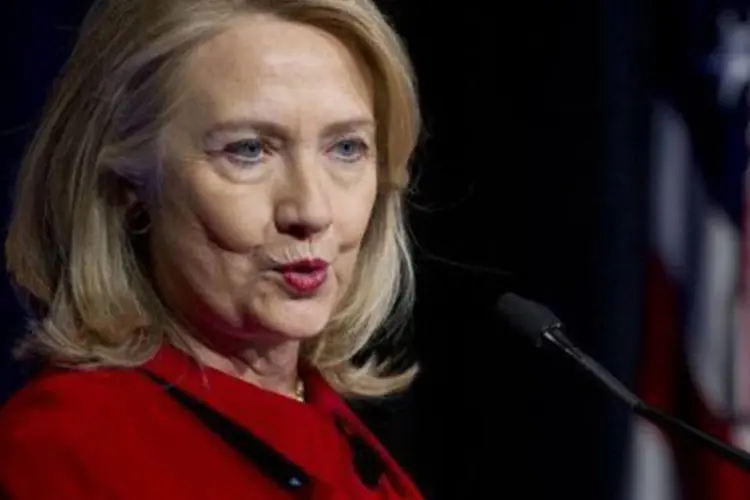 
	Hillary Clinton: &quot;eu estou pedindo a Hillary Clinton para concorrer &agrave; presid&ecirc;ncia e, quando isso acontecer, ela ter&aacute; todo meu apoio&quot;, disse um senador democrata
 (Saul Loeb/AFP)