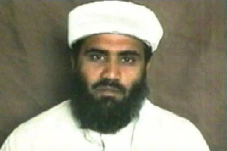 
	Sulaiman Abu Ghaith: ap&oacute;s o 11 de setembro, ele apareceu em um v&iacute;deo de propaganda como um porta-voz da Al-Qaeda, ao lado de Bin Laden
 (AFP)
