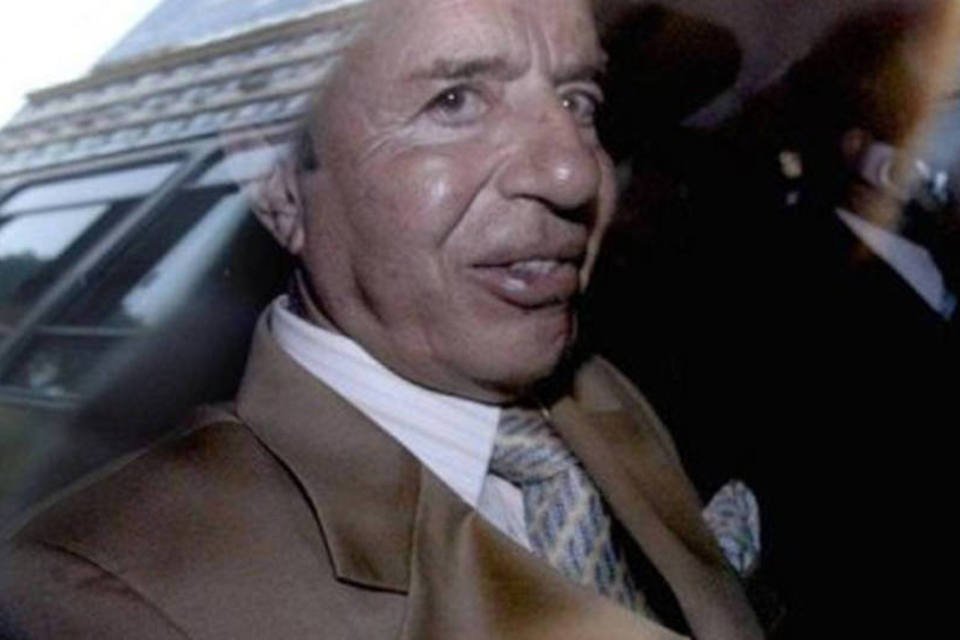 Carlos Menem é condenado por contrabando de armas