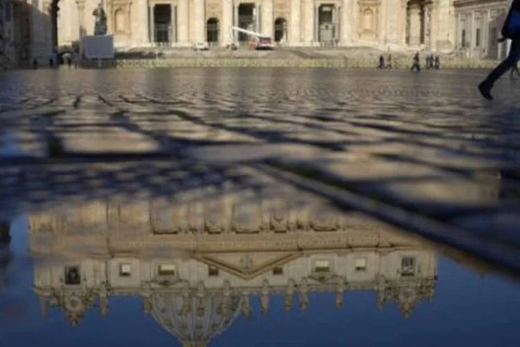 
	Pra&ccedil;a de S&atilde;o Pedro: o eleito dever&aacute; ser um administrador, um poliglota, um homem carism&aacute;tico e um pastor, tamb&eacute;m capaz de responder &agrave;s acusa&ccedil;&otilde;es de corrup&ccedil;&atilde;o
 (Johannes Eisele/AFP)