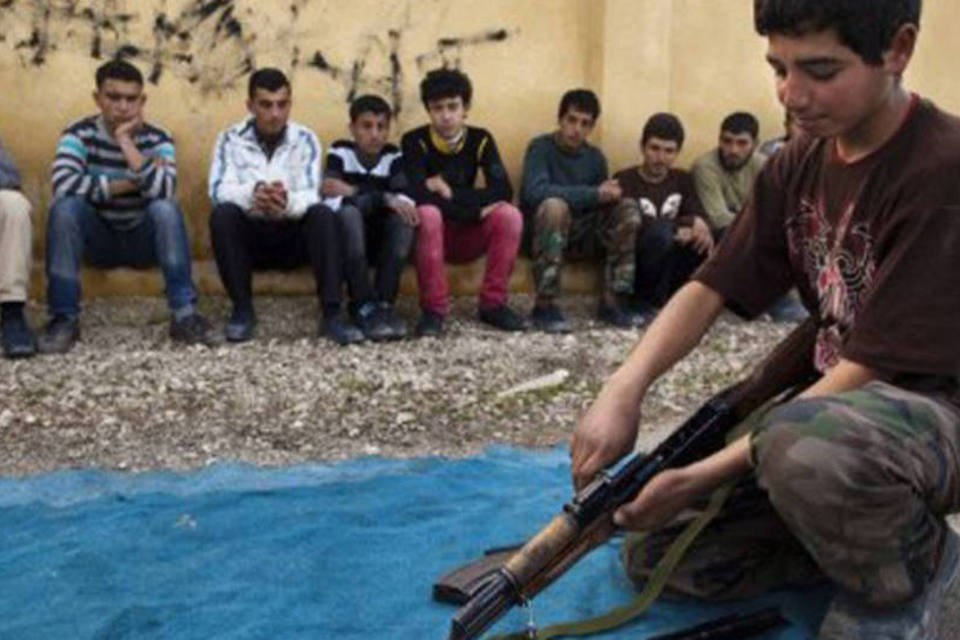 Dois lados do conflito sírio utilizam crianças na guerra
