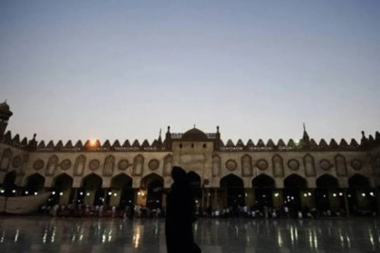 
	Mesquita al-Azhar, no Cairo: &quot;quando surgir um novo rumo, voltaremos ao di&aacute;logo com o Vaticano que foi suspenso no in&iacute;cio de 2011&quot;, afirmou a institui&ccedil;&atilde;o
 (Gianluigi Guercia/AFP)