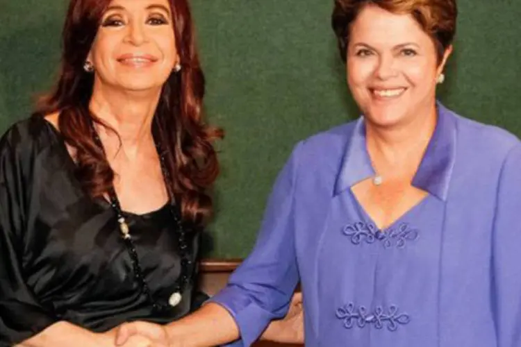 
	Cristina Kirchner e Dilma Rousseff posam no M&eacute;xico antes de encontro do G20, em junho de 2012: a proposta rejeitada por brasileiros e argentinos queria estender o acordo at&eacute; 2016
 (Roberto Stuckert Filho/PR)