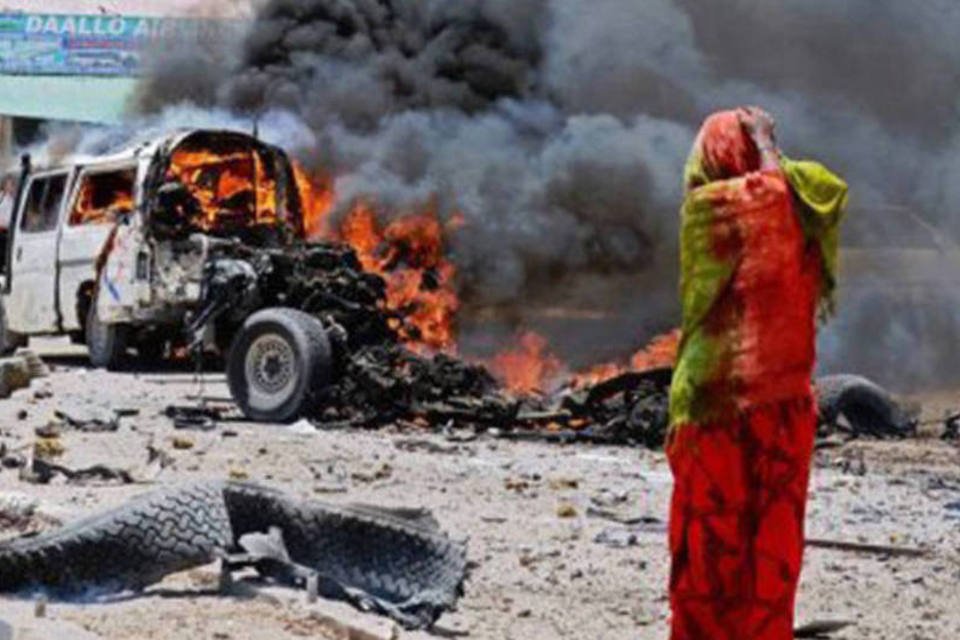 Carro-bomba mata oito em Mogadíscio
