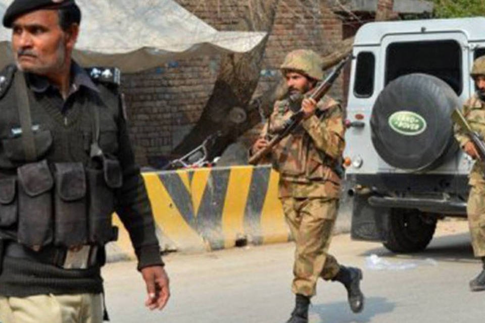 Atentado e combates deixam 4 mortos no noroeste do Paquistão