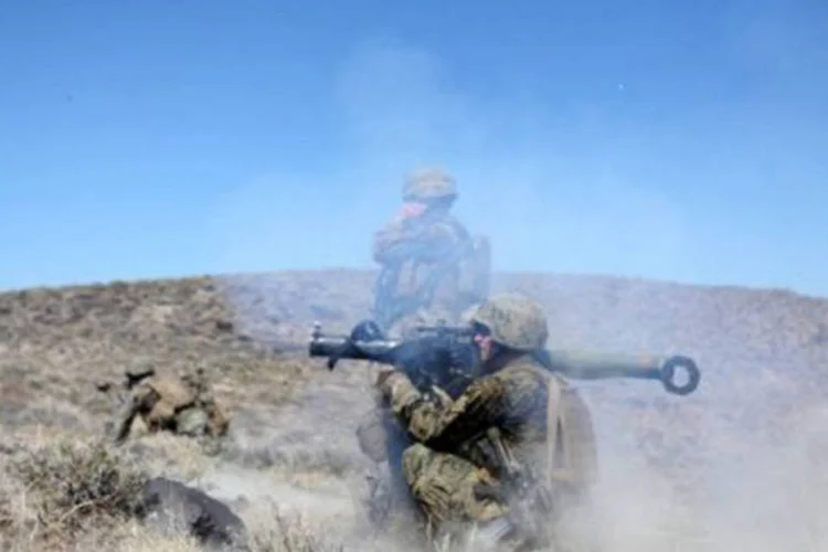 
	Marines treinam em Nevada: uma investiga&ccedil;&atilde;o foi aberta para determinar as causas da explos&atilde;o
 (AFP)