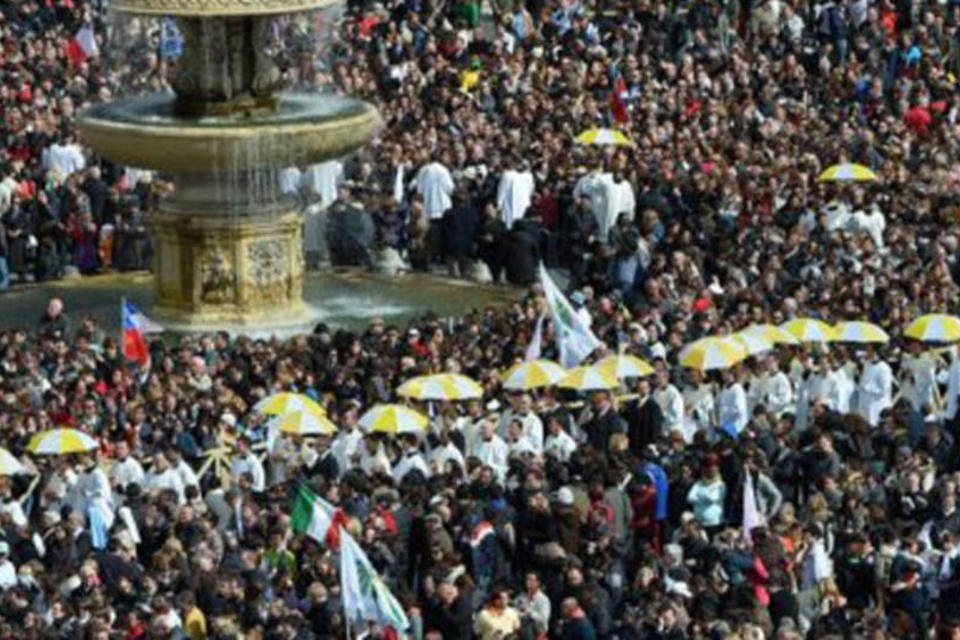 Fiéis vivem "momento de graça" em missa inaugural do Papa