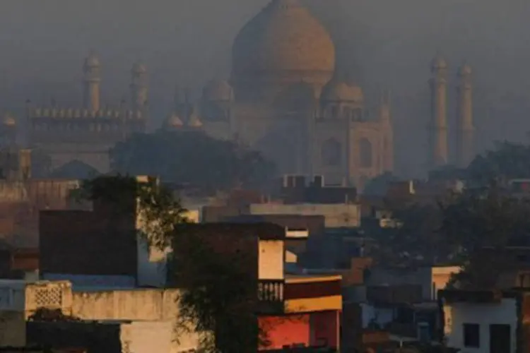
	Vista da cidade indiana de Agra: o projeto, que deve ainda ser aprovado pela c&acirc;mara alta, prev&ecirc; uma pena m&iacute;nima de pris&atilde;o de 20 anos para estupro coletivo
 (Andrew Caballero-Reynolds/AFP)