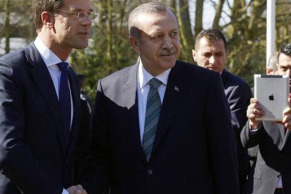 Erdogan visita Holanda em meio a polêmica sobre adoção