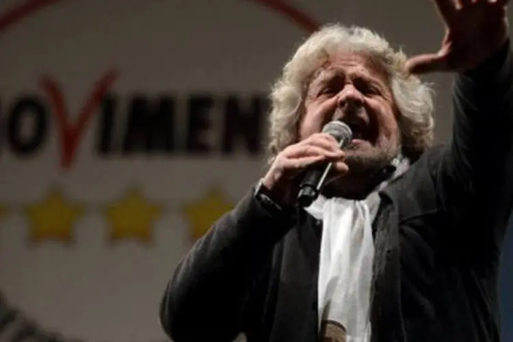 
	O ex-humorista Beppe Grillo: o pa&iacute;s, que dizem estar sem governo atualmente, segue sob as r&eacute;deas do Executivo interino
 (Filippo Monteforte/AFP)