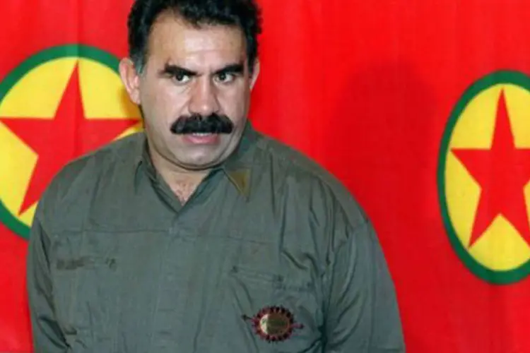 
	O l&iacute;der separatista curdo do PKK Abdulah Ocalan: ele pediu nesta quinta-feira aos seus seguidores que abandonem as armas
 (Joseph Barrak/AFP)