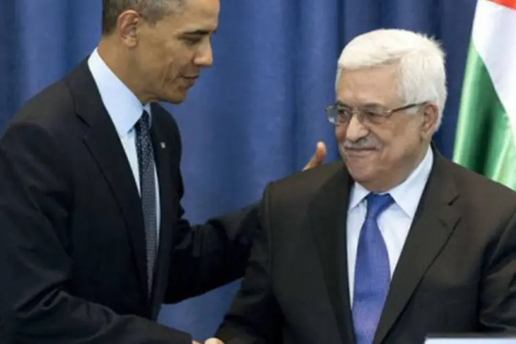 
	Abbas (d) e Obama: &quot;uma retomada das negocia&ccedil;&otilde;es n&atilde;o &eacute; poss&iacute;vel sem um congelamento da coloniza&ccedil;&atilde;o na Cisjord&acirc;nia e em Jerusal&eacute;m Oriental&quot;, disse autoridade palestina
 (Saul Loeb/AFP)